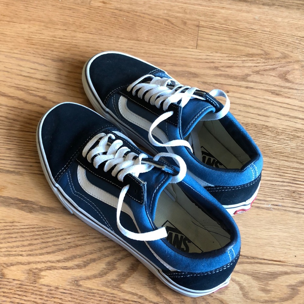Van’s Old Skool shoes. Womens size 8.5, Men’s 7